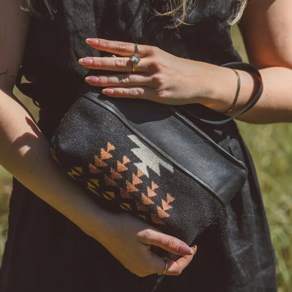 Pendleton Journey Pouch - Helios - Picture 1 of 6